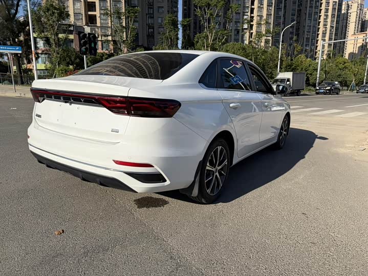 Фото 11 - Geely Emgrand