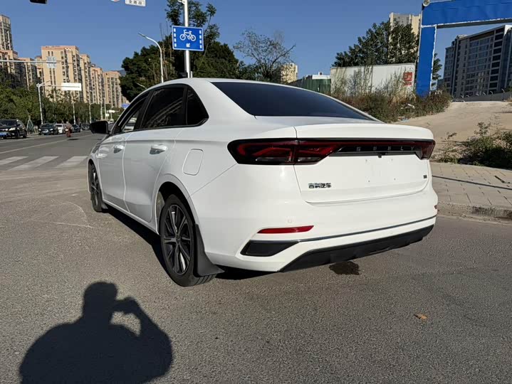 Фото 9 - Geely Emgrand