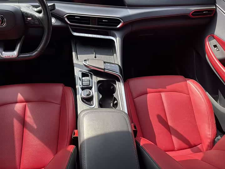 Фото 11 - Changan UNI-T