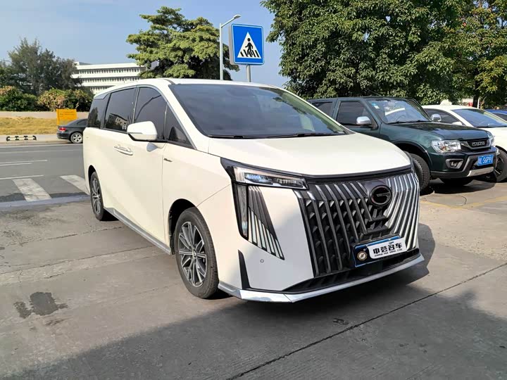 Фото 2 - GAC Trumpchi M8