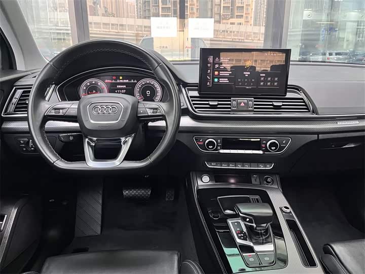 Фото 10 - Audi Q5L