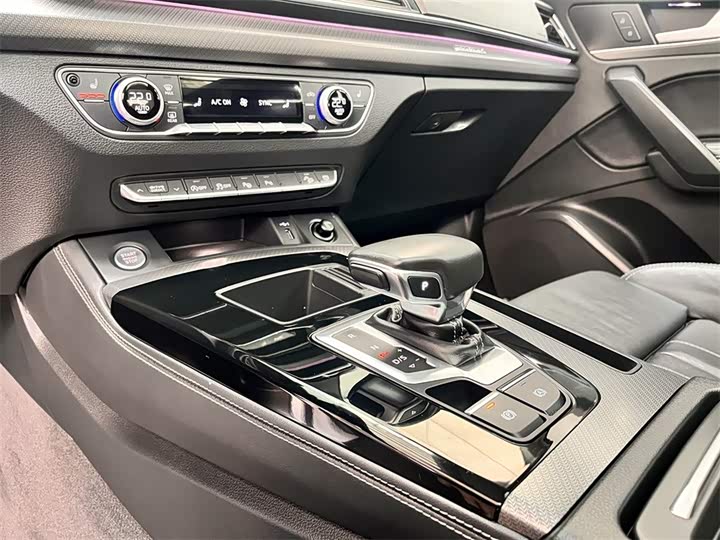 Фото 12 - Audi Q5L