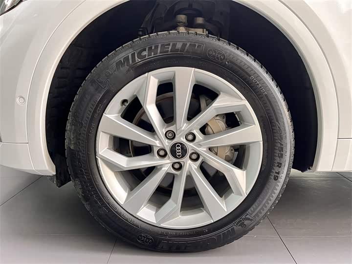 Фото 15 - Audi Q5L