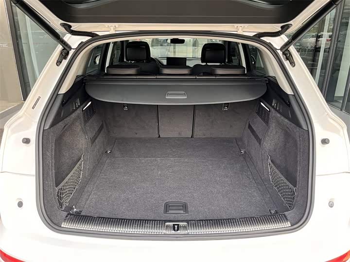 Фото 9 - Audi Q5L