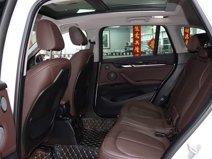 Фото 10 - BMW X1