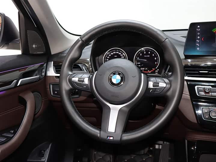 Фото 12 - BMW X1