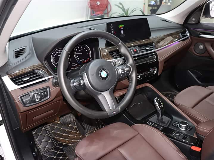 Фото 9 - BMW X1