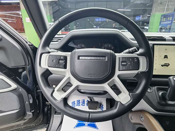 Фото 10 - Land Rover Defender