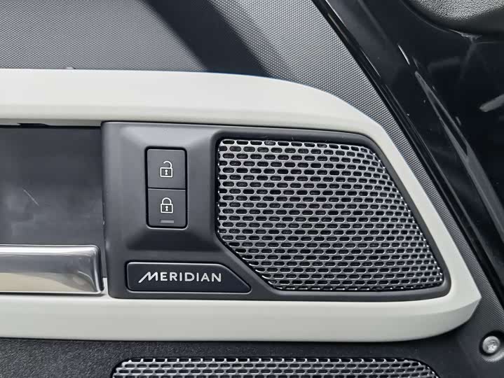 Фото 16 - Land Rover Defender