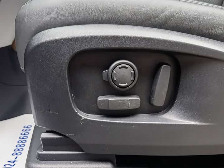 Фото 17 - Land Rover Defender