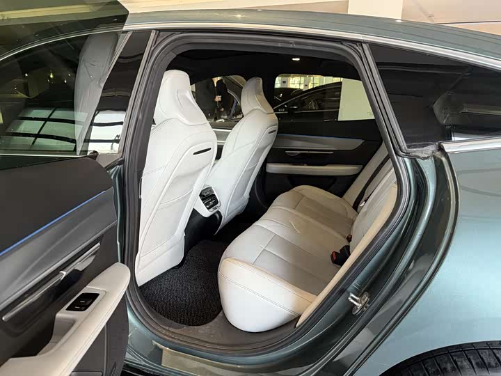 Фото 6 - XPeng P7