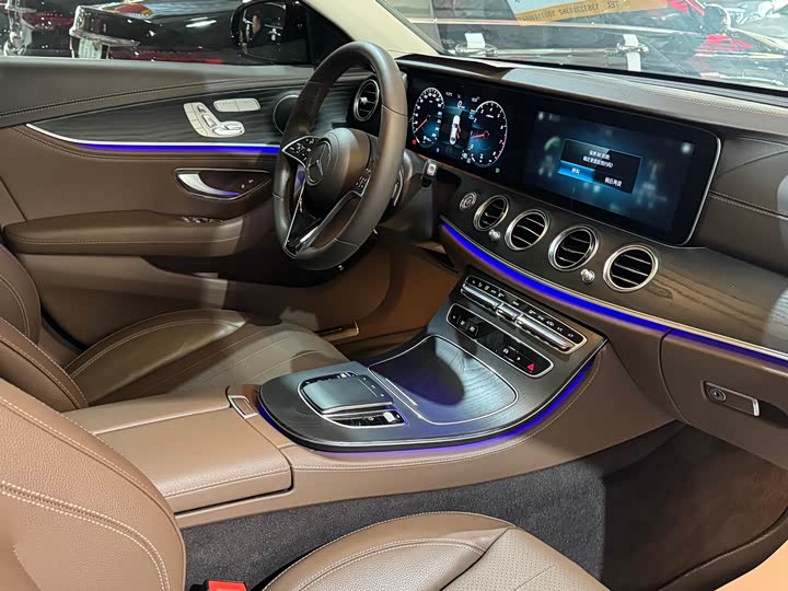 Фото 10 - Mercedes-Benz E-Class