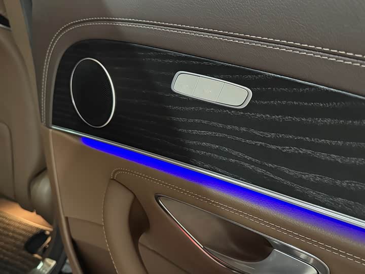 Фото 12 - Mercedes-Benz E-Class