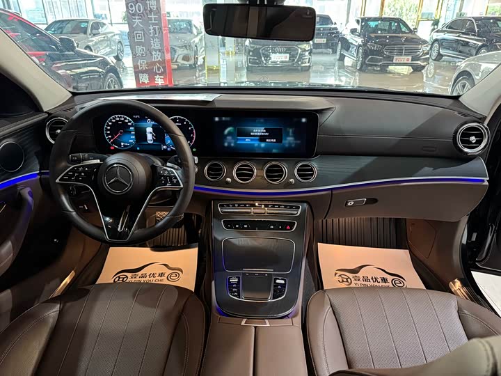 Фото 14 - Mercedes-Benz E-Class