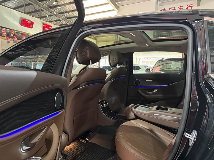 Фото 16 - Mercedes-Benz E-Class