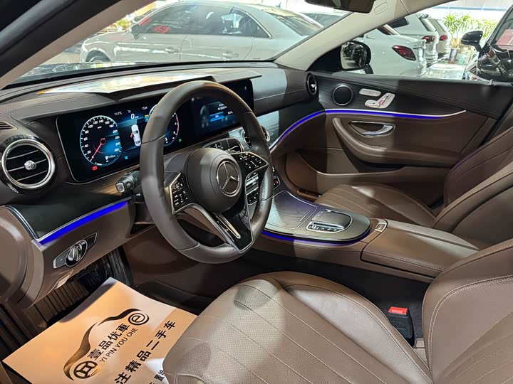 Фото 19 - Mercedes-Benz E-Class