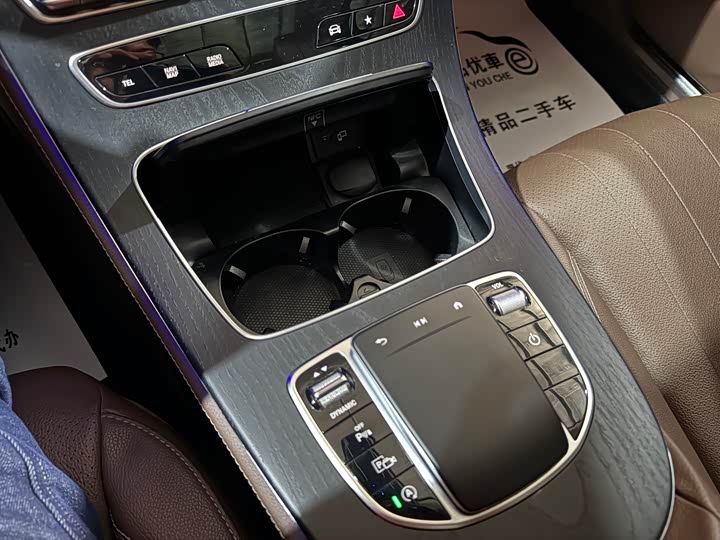 Фото 23 - Mercedes-Benz E-Class