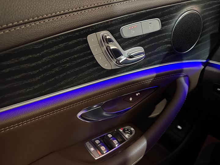 Фото 24 - Mercedes-Benz E-Class