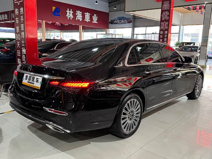 Фото 26 - Mercedes-Benz E-Class