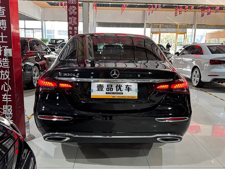 Фото 27 - Mercedes-Benz E-Class