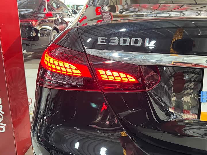 Фото 28 - Mercedes-Benz E-Class