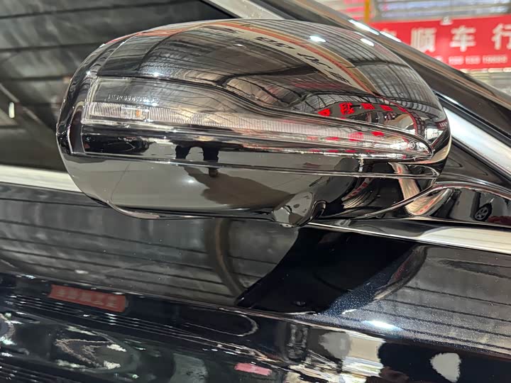 Фото 29 - Mercedes-Benz E-Class