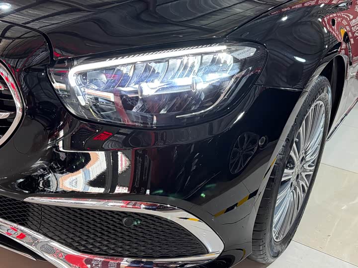 Фото 4 - Mercedes-Benz E-Class