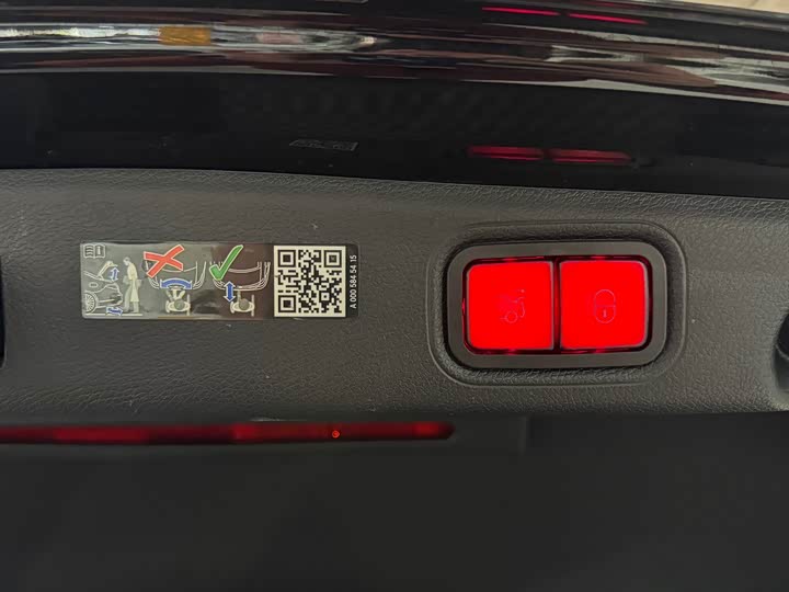 Фото 7 - Mercedes-Benz E-Class