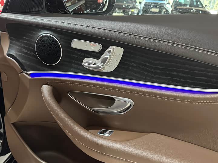 Фото 9 - Mercedes-Benz E-Class