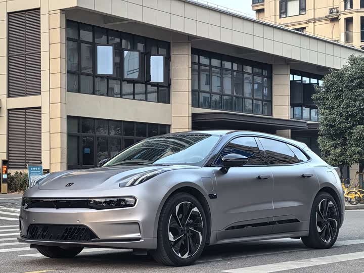 Фото 1 - Zeekr 001