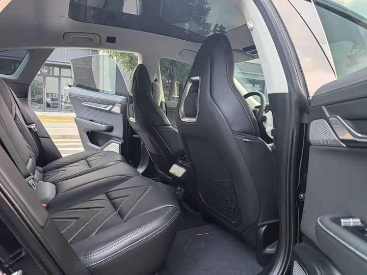 Фото 11 - Zeekr 001