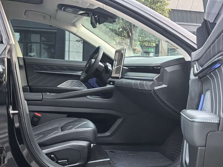 Фото 12 - Zeekr 001