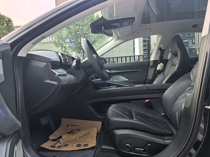 Фото 6 - Zeekr 001