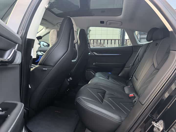 Фото 7 - Zeekr 001