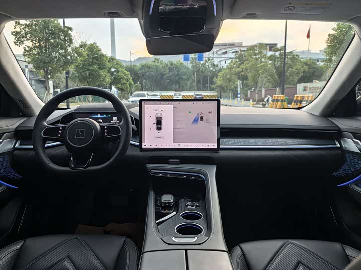 Фото 8 - Zeekr 001