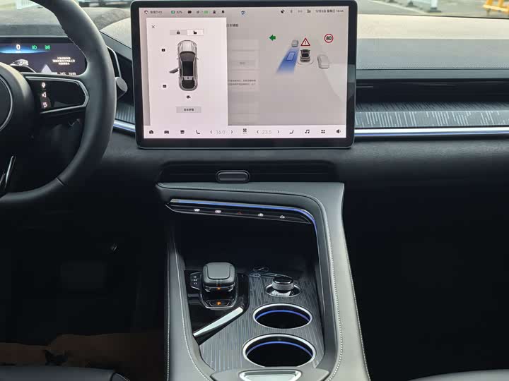 Фото 9 - Zeekr 001