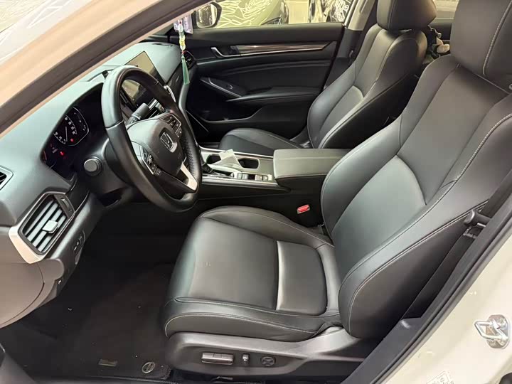 Фото 4 - Honda Accord