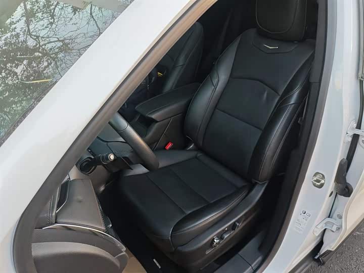 Фото 15 - Cadillac XT4