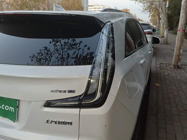 Фото 8 - Cadillac XT4