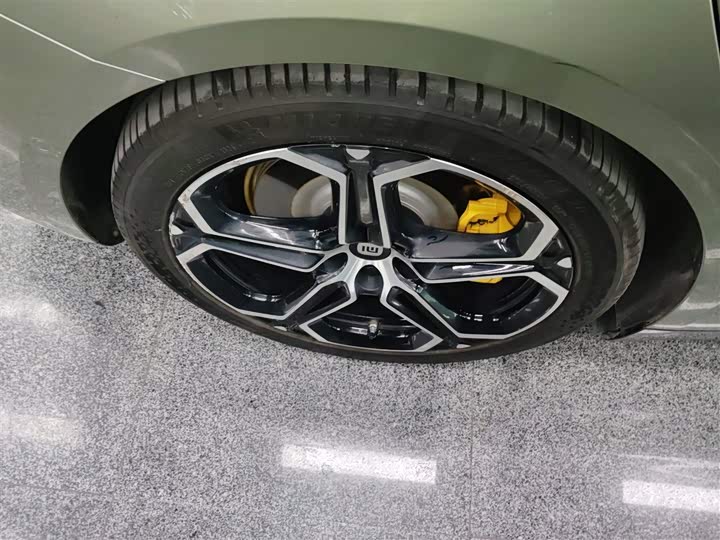 Фото 26 - Xiaomi SU7