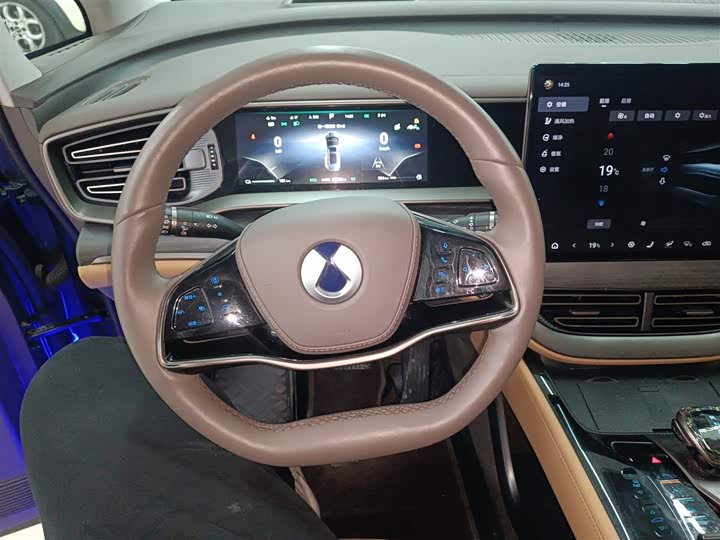 Фото 11 - Denza D9