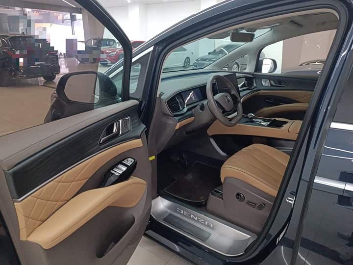 Фото 16 - Denza D9