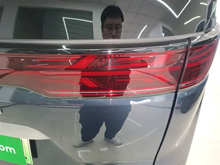 Фото 8 - Denza D9