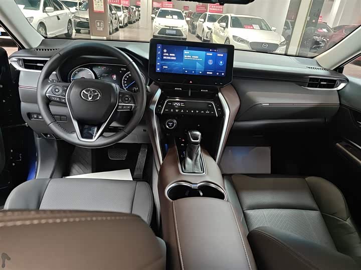 Фото 10 - Toyota Harrier