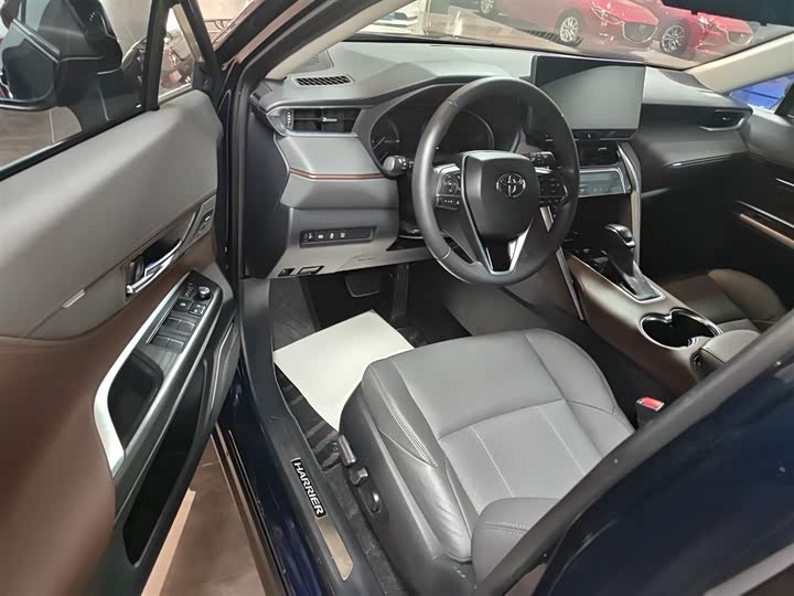 Фото 16 - Toyota Harrier