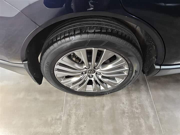 Фото 26 - Toyota Harrier