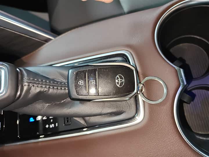 Фото 9 - Toyota Harrier