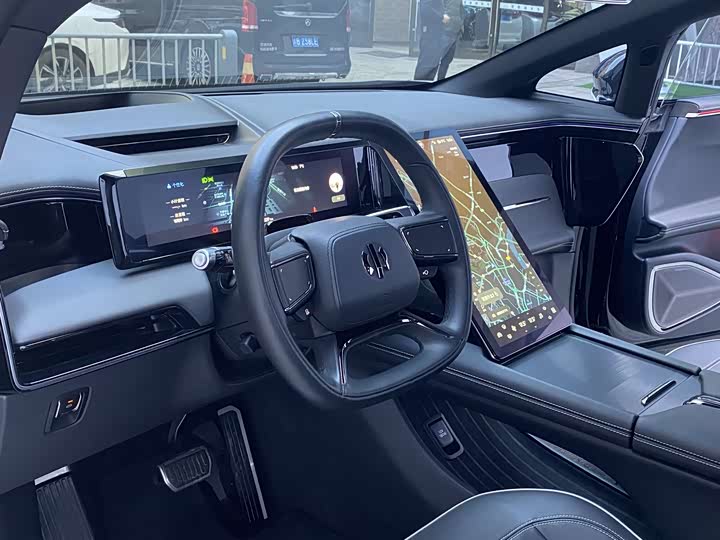 Фото 11 - HiPhi X