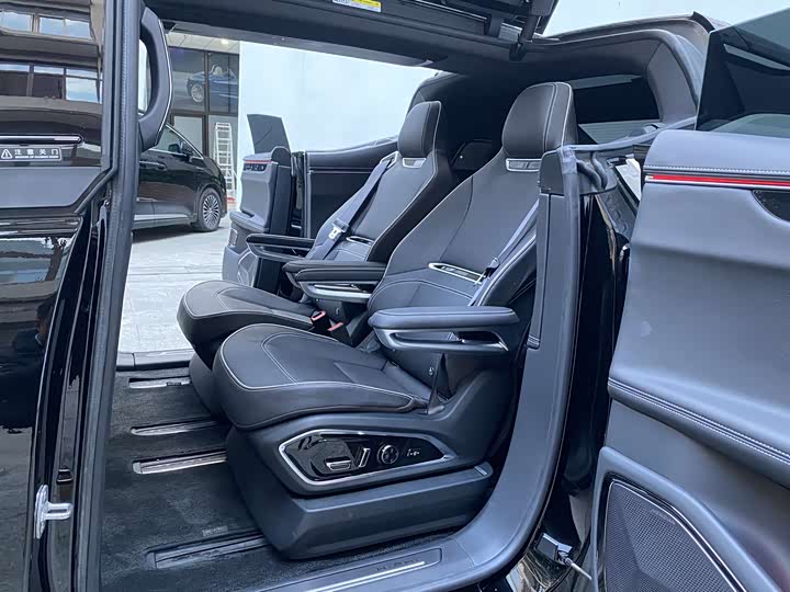 Фото 14 - HiPhi X