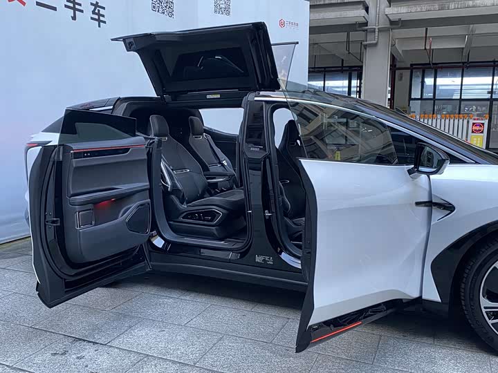 Фото 9 - HiPhi X